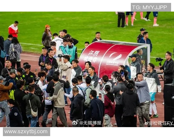 香港足球明星的足迹探寻：他们在香港的热爱与成就之地